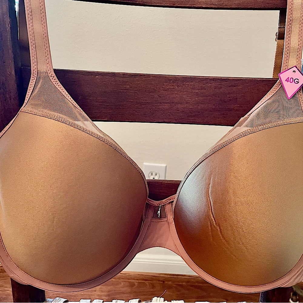 ‘BEWICKED’ T-SHIRT BRA with accent details.